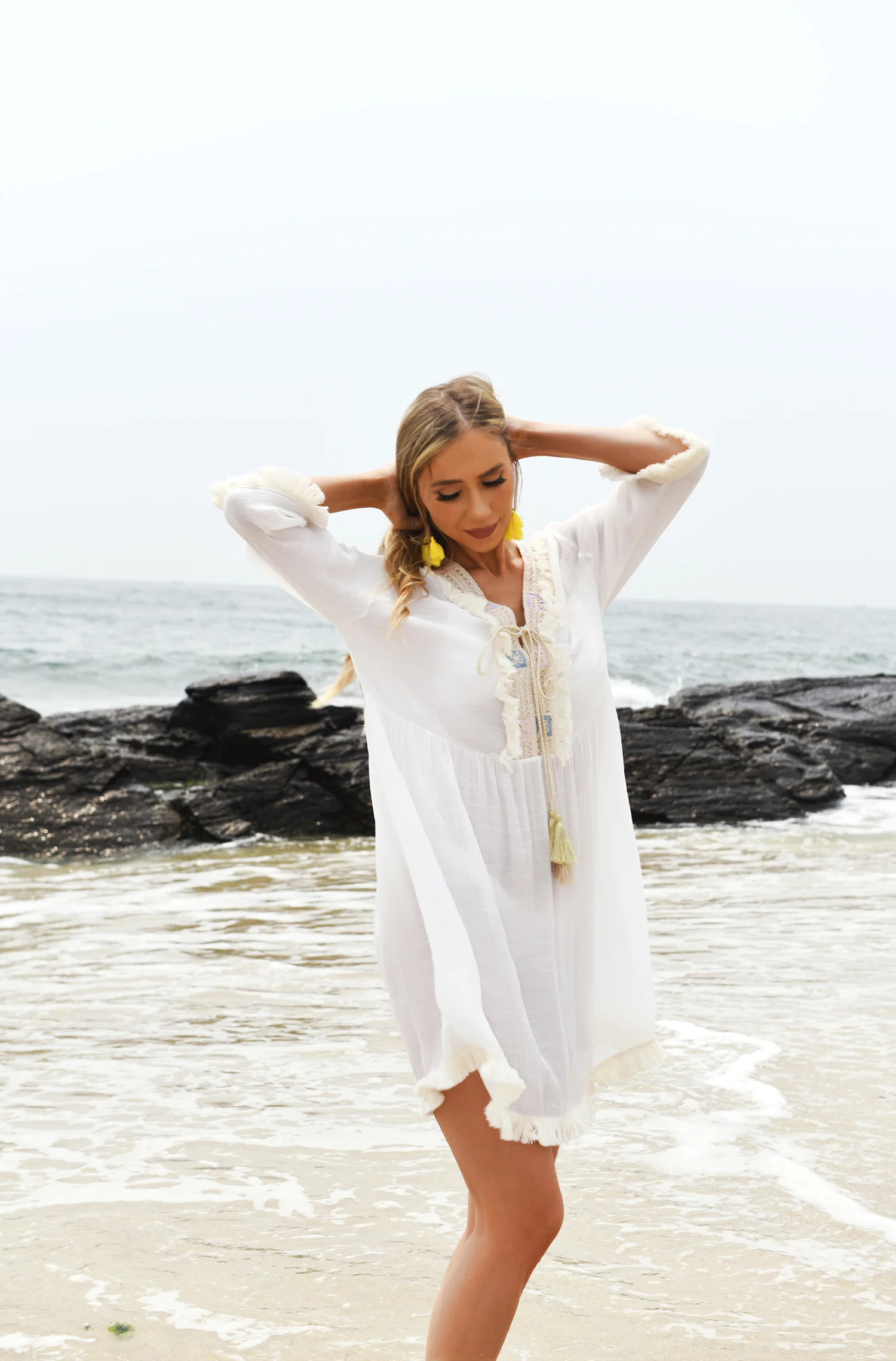 Robe courte d'été pour femmes, motif de couleur, col en V, Cover-up de plage, glands en peluche, franges sur le devant, à lacets, vêtements de plage