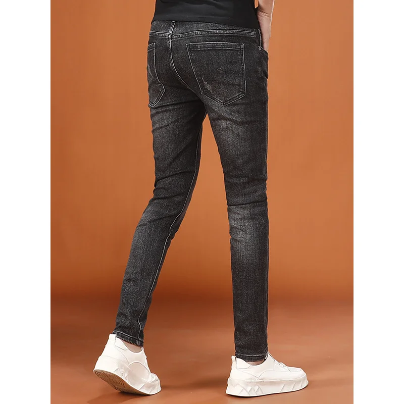 Pantalones estampados bordados para hombre, novedad de otoño 2021, ropa ligera de lujo para hombre, pantalones vaqueros elásticos de pierna pequeña