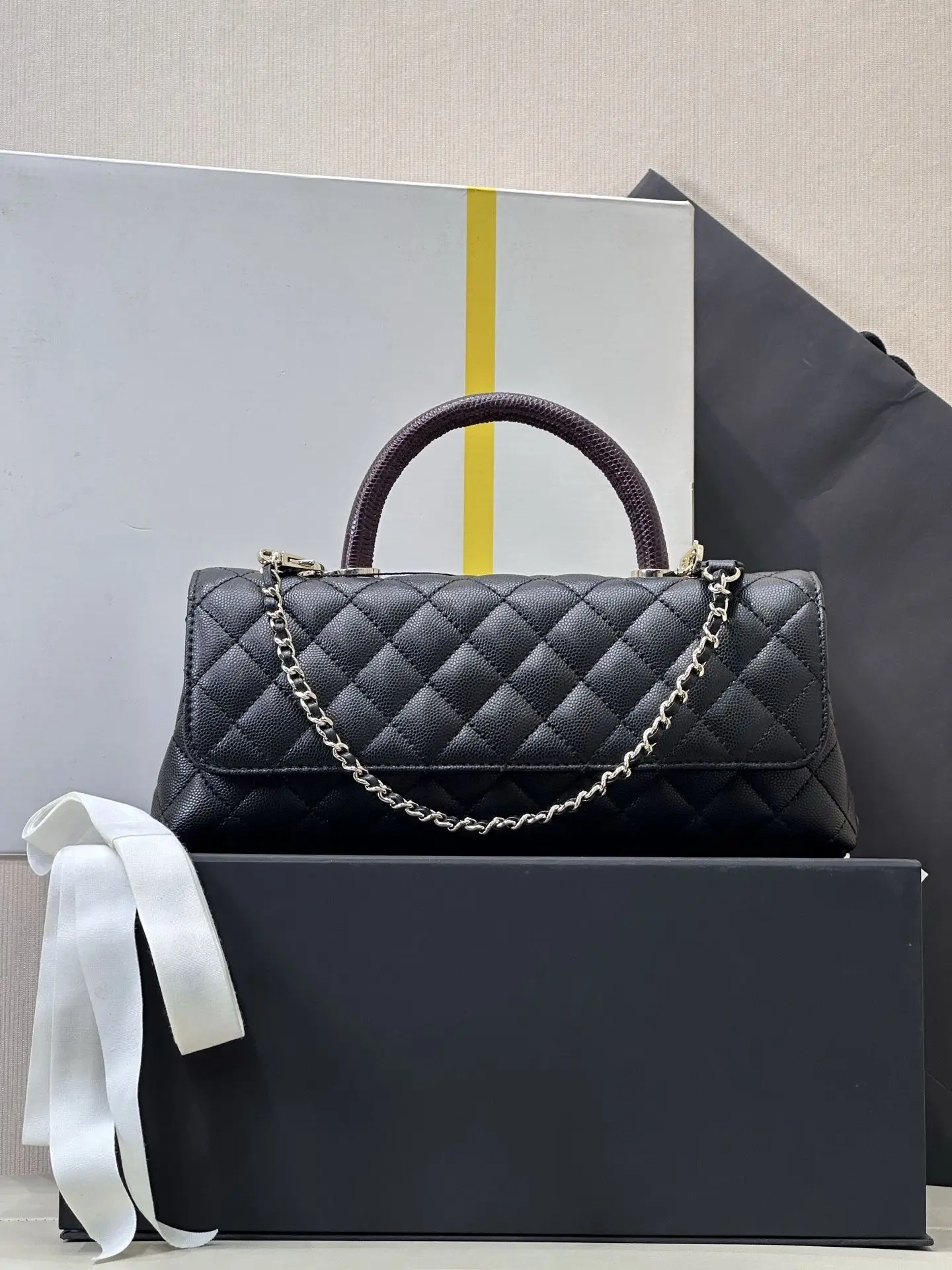 

Graceful Luxury Diaper Bag Handbag One Shoulder Business Trip Large Capacity Exquisite Stylish Sleek Versatile Chic Practical