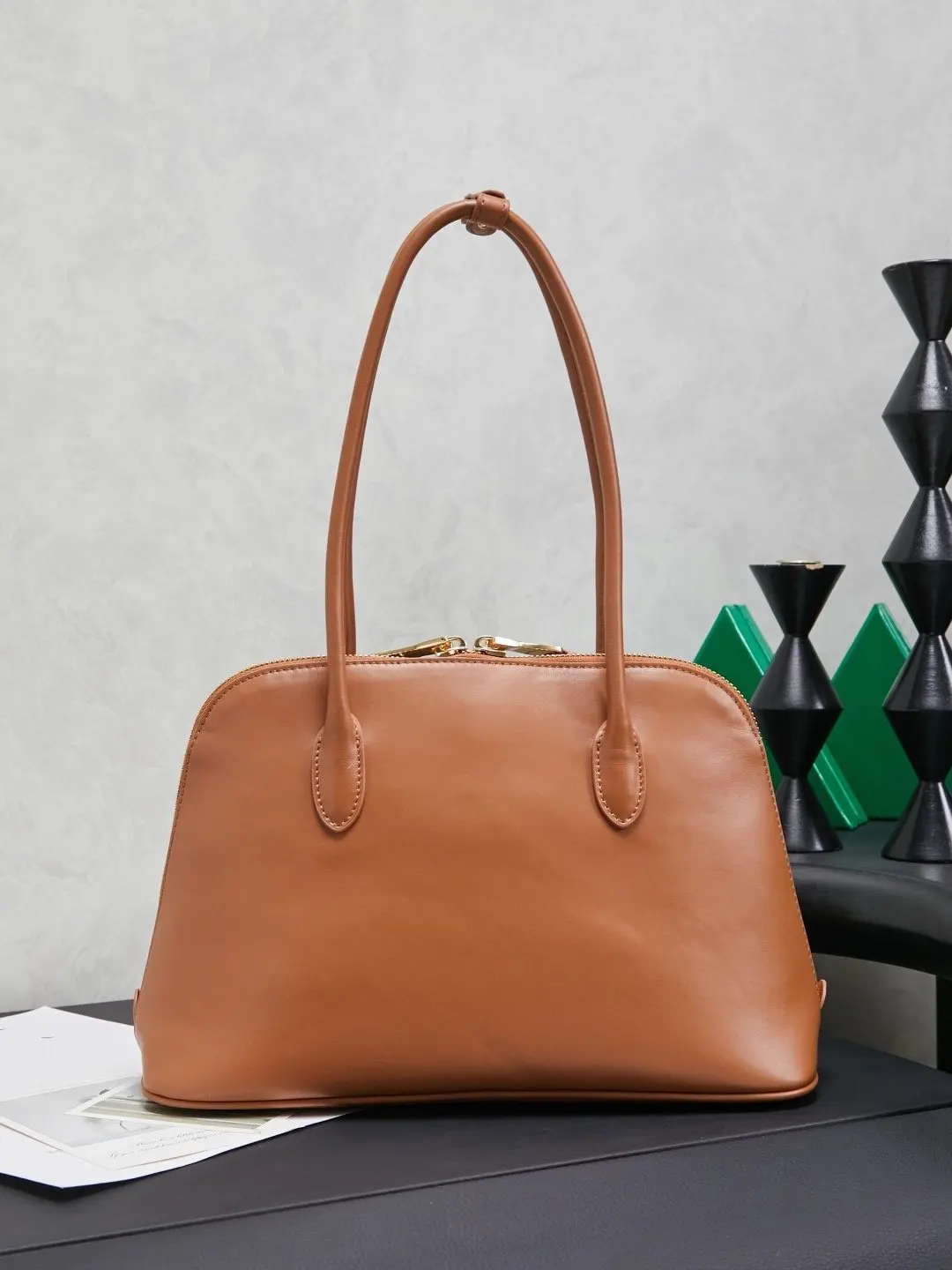 

Luxury Vintage Shoulder Bag Winter New Arrival Large Capacity Leather Handbag for Women Casual American Style Commuter Purse