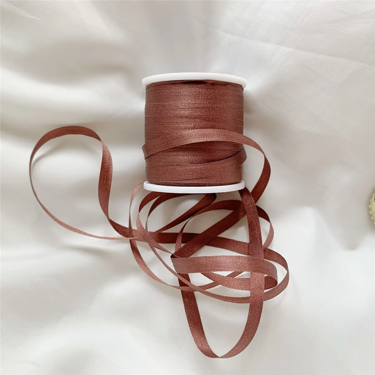 Panton No.7595C 2MM 4MM 7MM 100% Pure Mulberry Silk Embroidery Ribbons Handcraft Supply Double Faced Thin Taffeta Trim