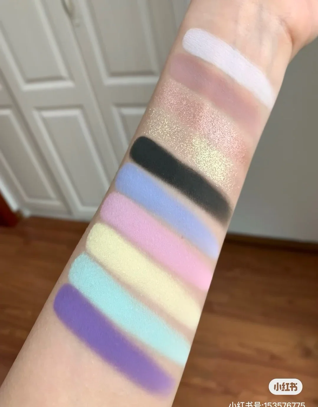 DRAMOเห็ดเก่าชื่อร่วมY2K 10 สีอายแชโดว์Matte Shimmer Chameleon Eye Shadow Paletteสีเขียวสีเหลืองแต่งหน้า