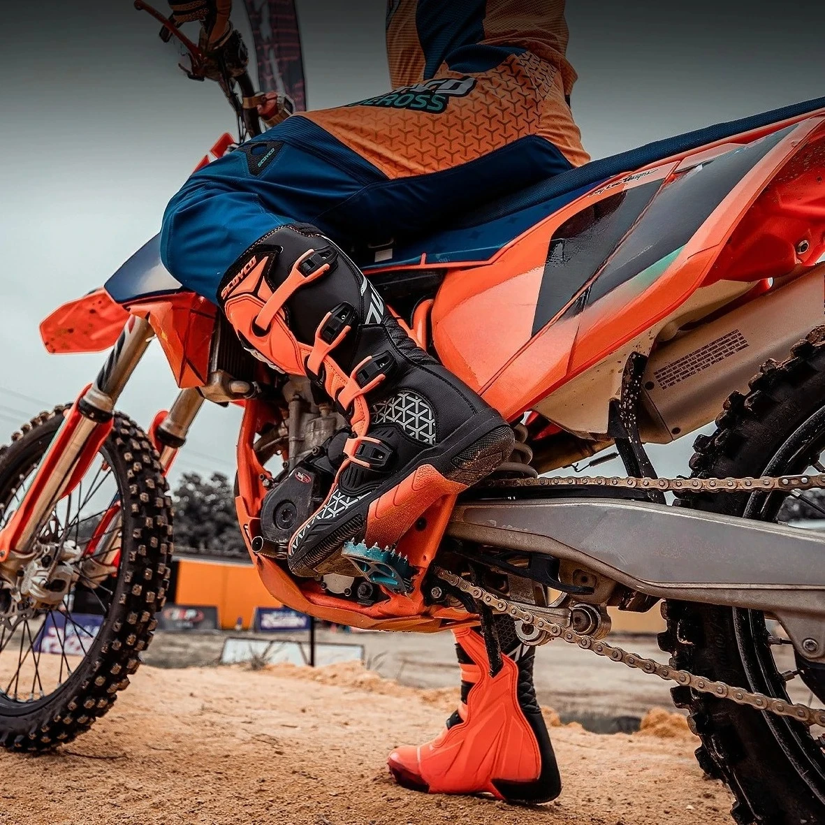 SCOYCO MBM009 Long Motorcycle Off-Road Boots Motorcycle Shoes Men and Women Anti-Drop Boots Riding Botas Motocross Waterproof