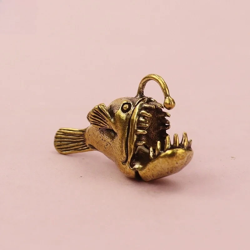 1pcs Brass Ocean Anglerfish Watching Fishes Sea Animals Model Fishbowl Decoration Action Figures Education Miniatures Kids Toys