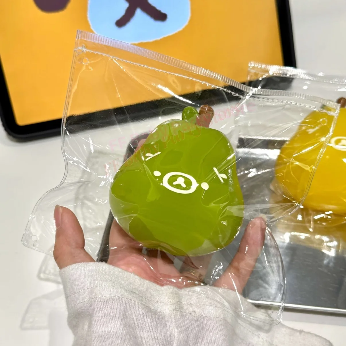 Handgefertigter Squishy mit BUTTER-Textur in Form von Banane, Karotte, Bär, Gemüse und Melone zur Stresslinderung, ASMR-Quetschspielzeug, Erwachsenen-Geschenk – Detail 26