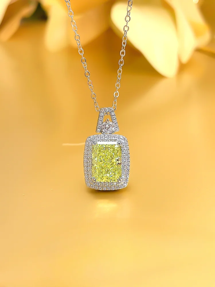 

Fashionable and luxurious 925 sterling silver square olive green pendant inlaid with imported high carbon diamonds, niche