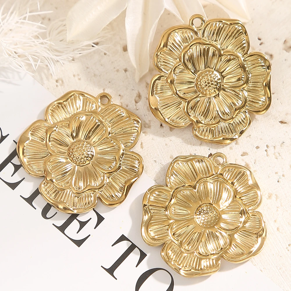 5 Stück 18 Karat vergoldet, exquisite strukturierte, elegante Vintage-Kamelienblüten-Anhänger aus Edelstahl, Premium-DIY-Ohrring-Halskette