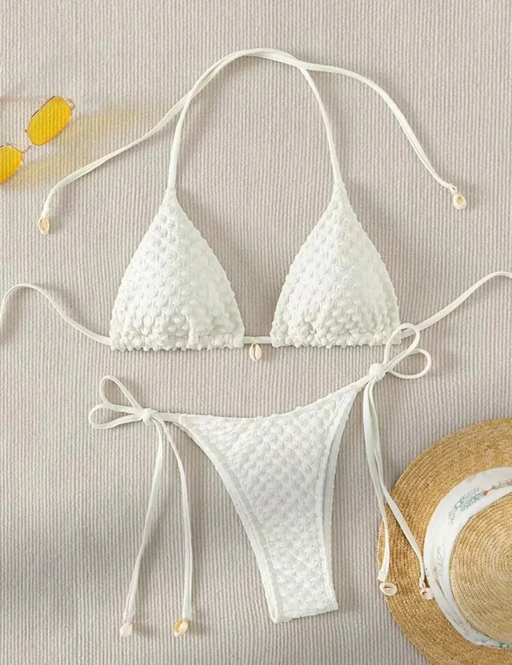 Bikini blanco Sexy para mujer, traje de baño de diseñador de Metal con realce de encaje Halter, traje de baño brasileño con Tanga lateral y lazo 2024