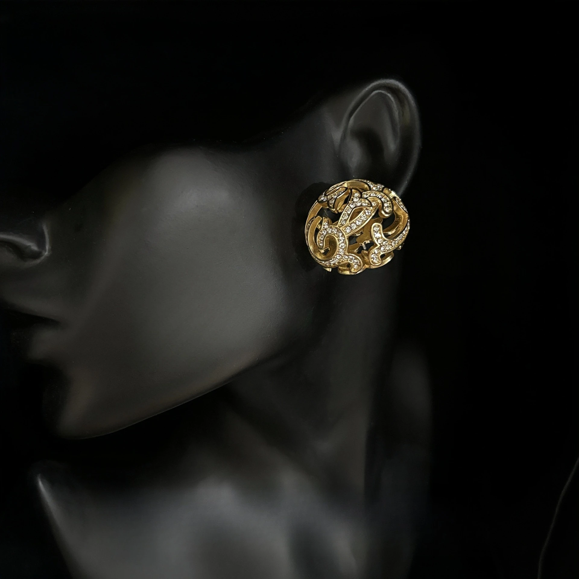 

Винтажные круглые серьги-гвоздики в стиле ретро в стиле барокко с инкрустацией стразами, эффектные ювелирные изделия для женщин, вечерние и повседневная одежда