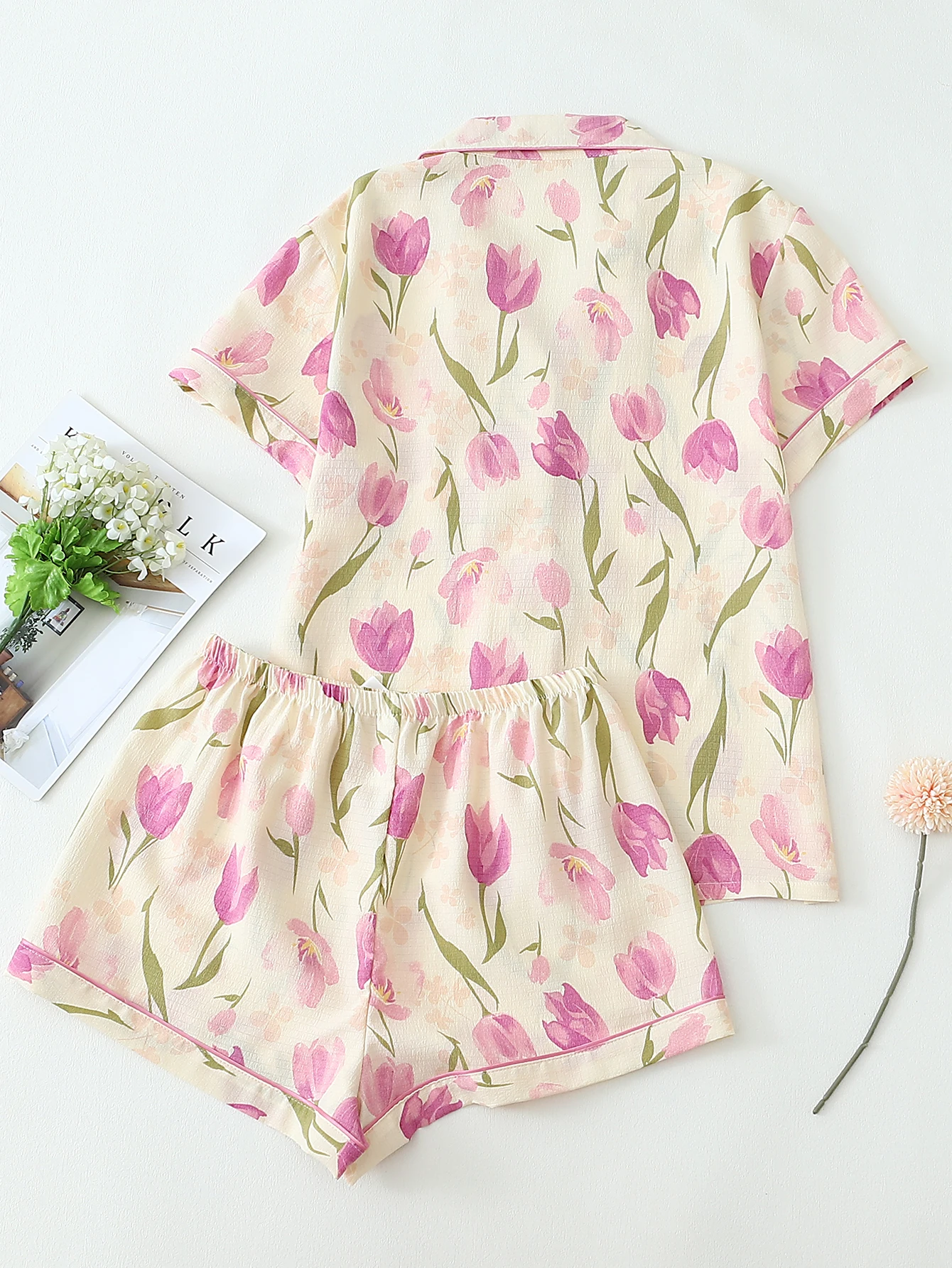 قطعتين مريحة توليب الأزهار طباعة التلبيب قصيرة الأكمام مع جيوب وسروال القوس المرأة منامة المتسكعون مجموعة مناسبة للاستخدام المنزلي