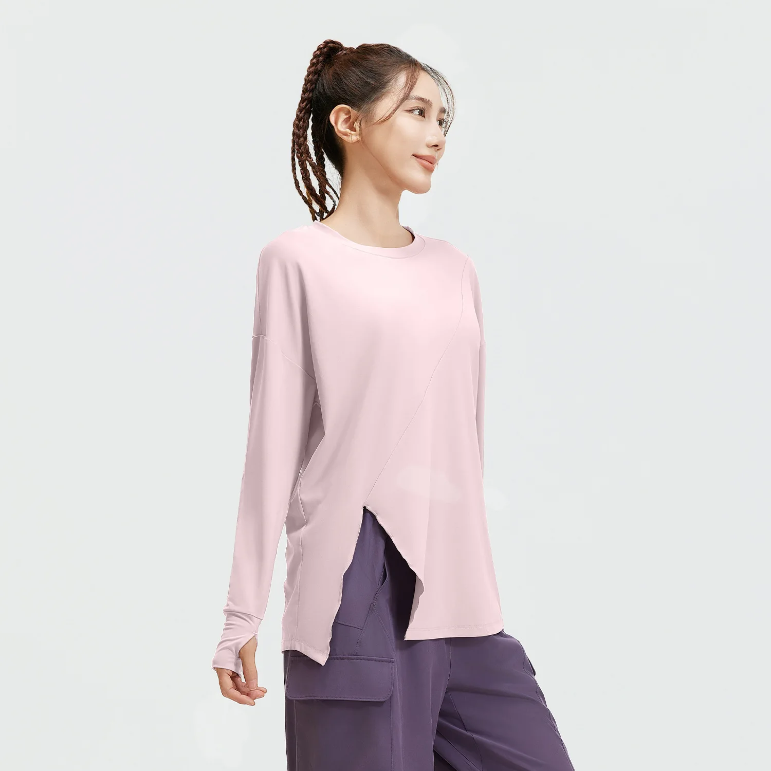 

Oversized Workout Top with Side Slit - Women's Long Sleeve Loose Fit Yoga Shirt for Running, Training & Casual Streetwear