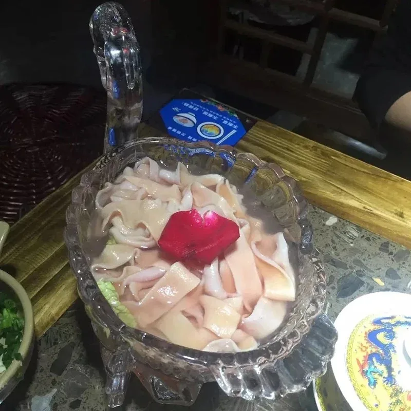 Online celebrity commercial hot pot restaurant duck intestines goose intestines special creative tableware swan crystal glass