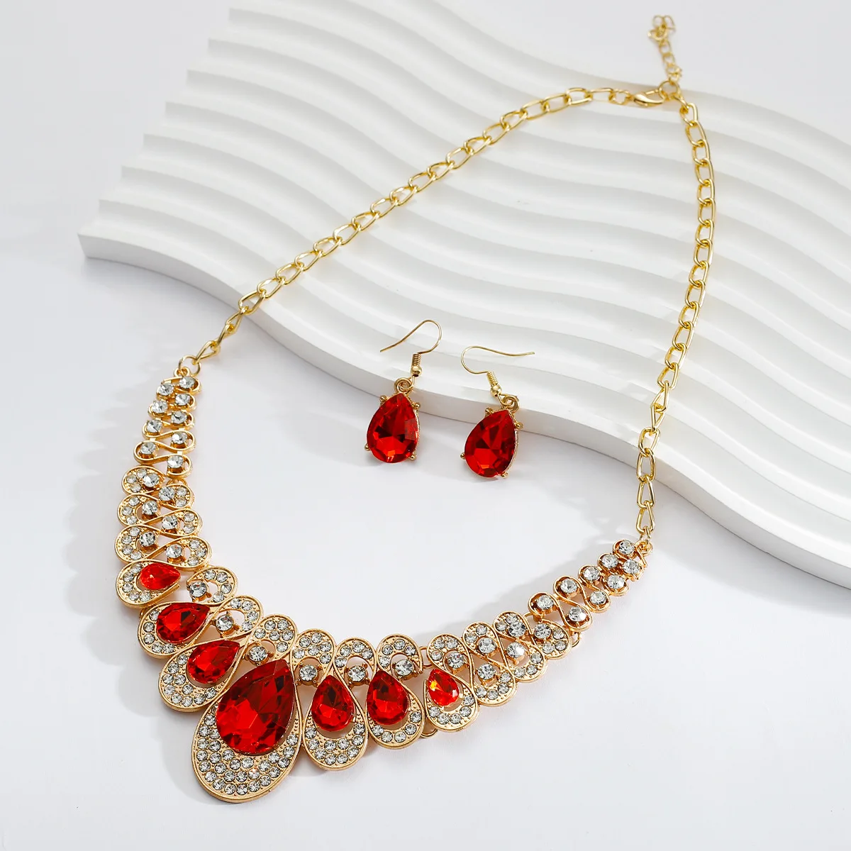 

Cross-border temperament fashionable exaggerated metal glitter crystal water drop gem necklace earrings set wedding bride set
