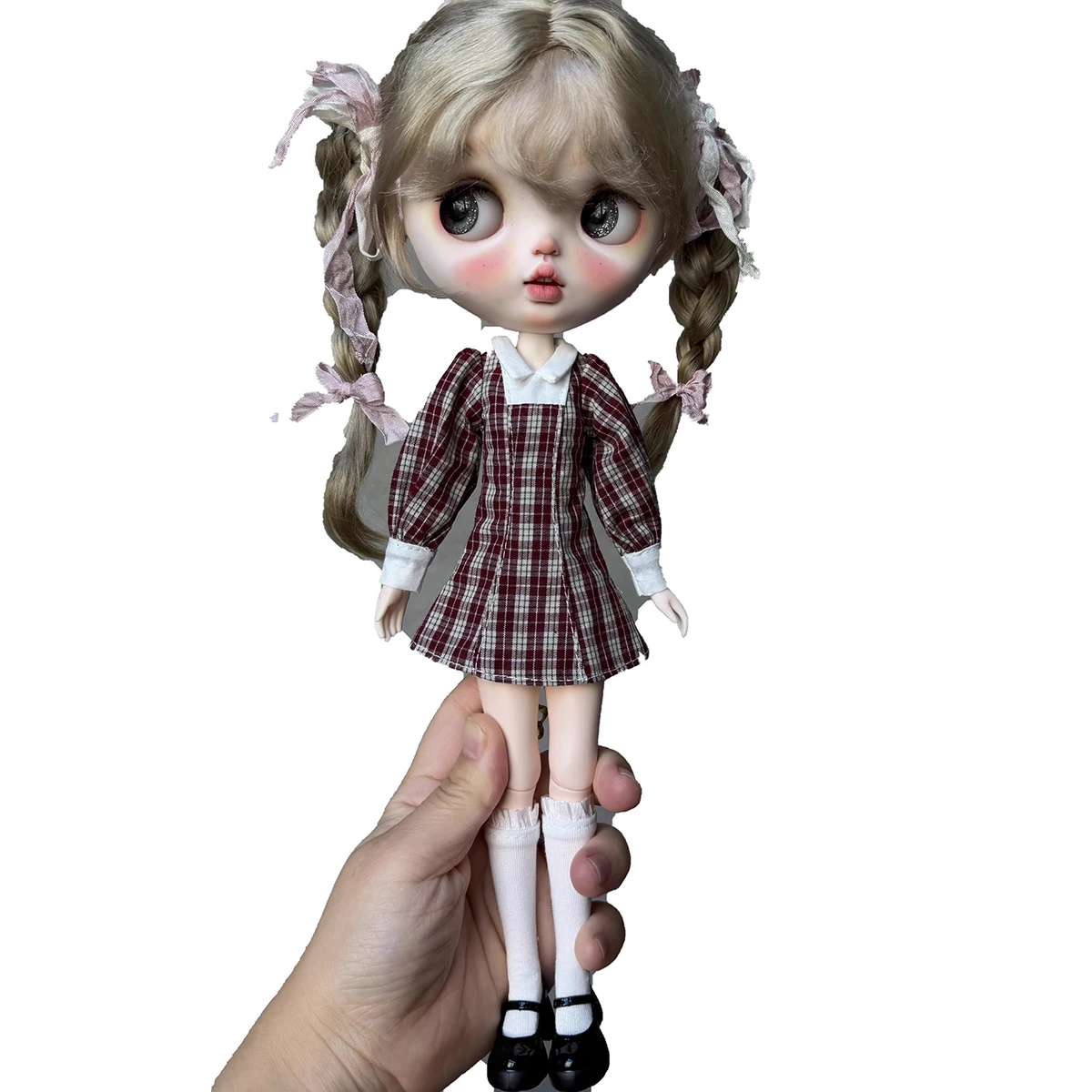 ชุดเดรสลายสก็อตสีแดงสไตล์เรโทร แขนยาว สำหรับตุ๊กตาบลายธ์ 30 ซม. 19 ข้อต่อ  ชุดเดรสสำหรับตุ๊กตาบลายธ์และอะโซน