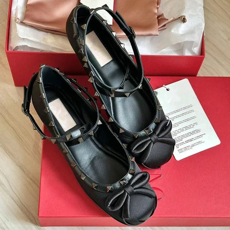 Chaussures de danse de ballet plates à nœud pour femmes, chaussures douces de luxe, robe de créateur, chaussures élégantes, marque de marche, été 2024