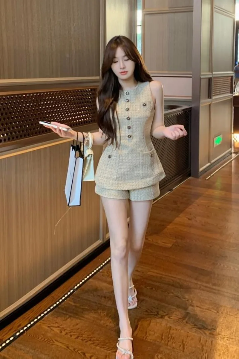 Temperament Celebrity Plaid Tweed Sleeveless Top Shorts Two-piece Set Women Round Neck French Slim Summer Spicy Girl Lady Wear