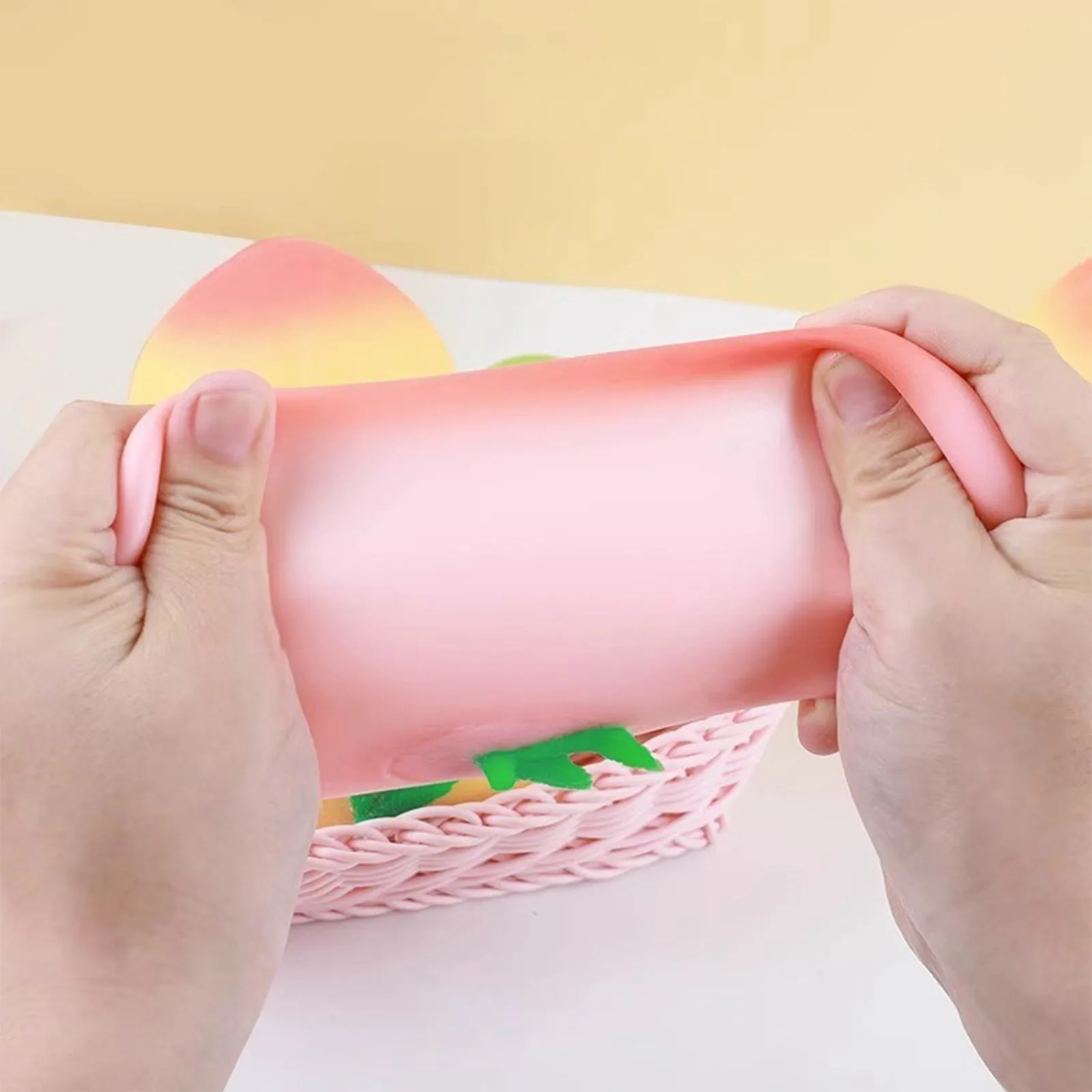 Brinquedo Antiestresse Cartoon Peach PU Squishy de Descompressão Lenta Kawaii para Crianças - Presente