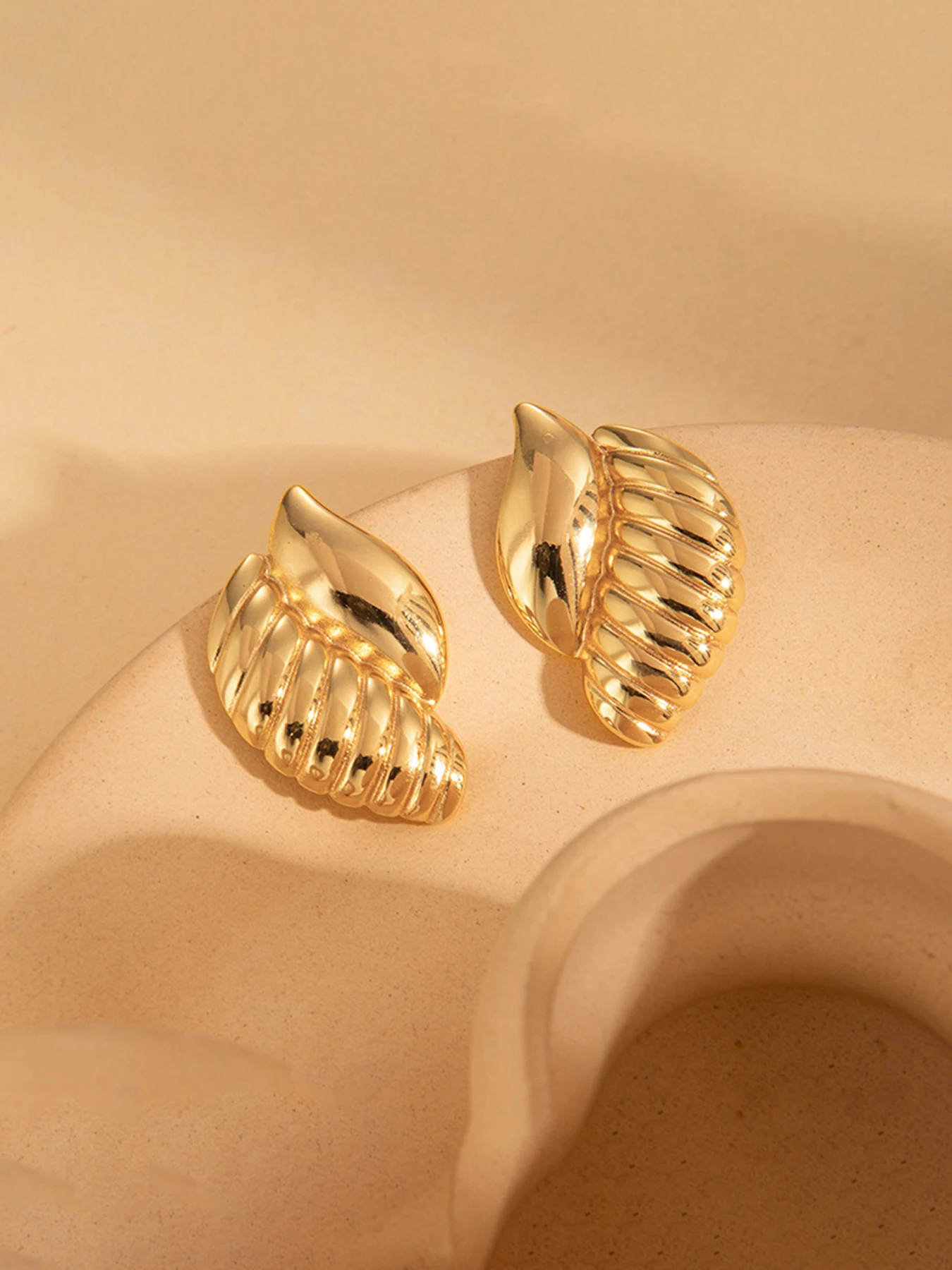 

Simple Casual High-End Design Versatile Ear Jewelry, Unique Stainless Steel Conch Stud Earrings, Asymmetrical Sexy Style, All Se