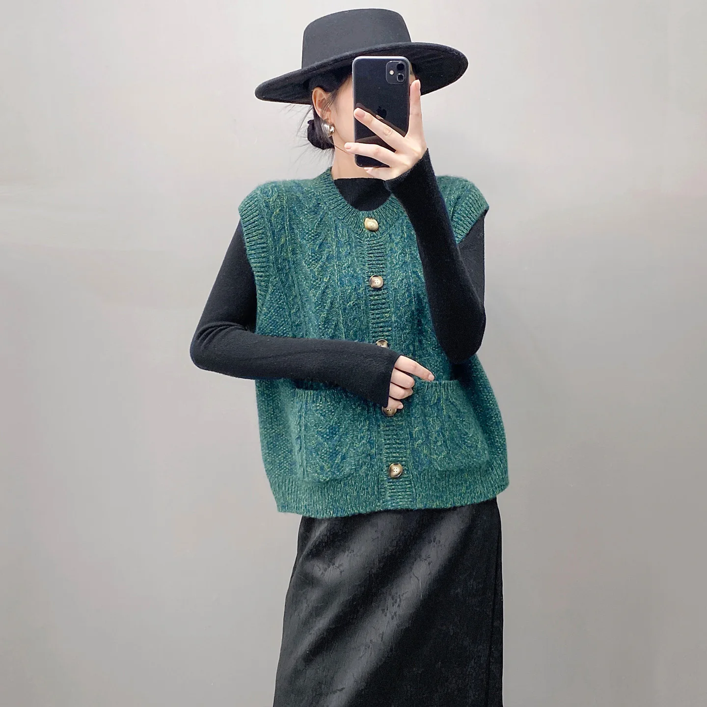 

Basic Fashion 100% Cashmere Solid Color Sleeveless Buttons Vest Cardigan Soft Gentle Casual Comfortable Women's Clothing Top