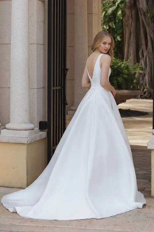 Abiti da sposa semplici a-line 2020 abito da sposa con scollo a v senza schienale in raso Vestido de Noiva aperto sul retro senza maniche Vintage bianco avorio