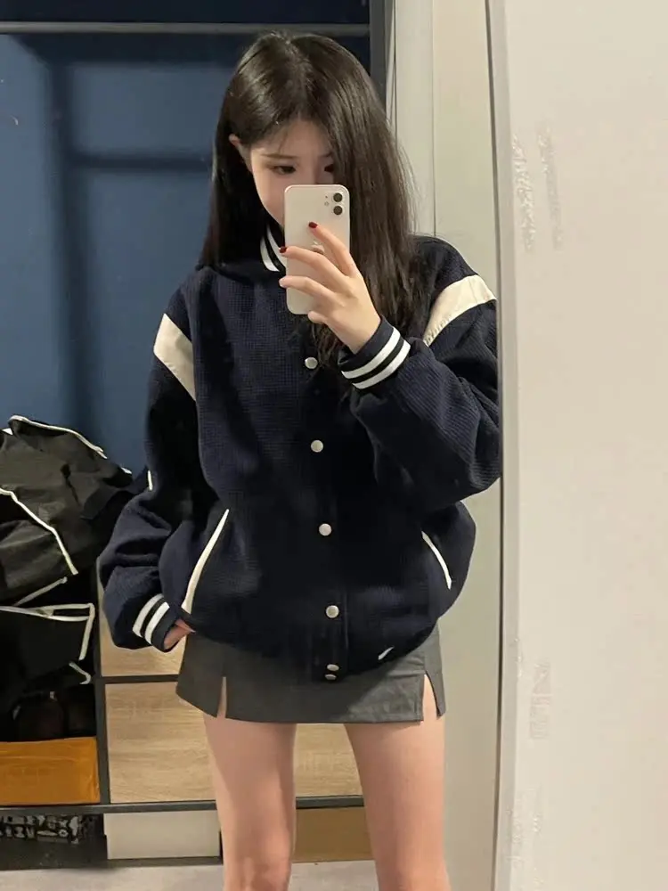 

Бейсбольные куртки женские в корейском стиле: повседневные, уютные, модные, с карманами, комфортные, в стиле хиппи, на завязках, широкие, рабочие, классические, для тренировок, для активного отдыха, приталенные