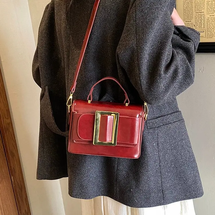 

Простые винтажные минималистичные сумки для подгузников для женщин, классическая дизайнерская сумка через плечо, кожаная сумка большой вместимости, шикарная и элегантная.