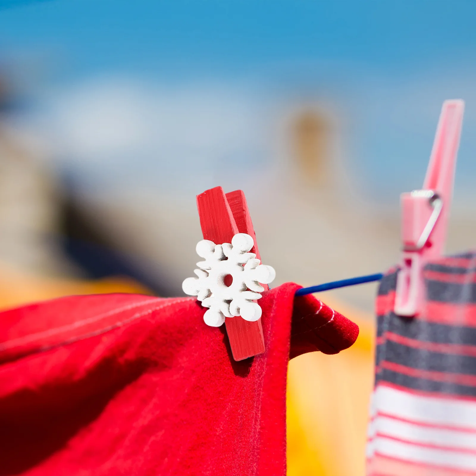 

125Pcs Xmas Photo Clips Wooden Clothespins Christmas Tree Decor Mini Cartoon Pegs for Photos Notes Mini Christmas Wood Clips