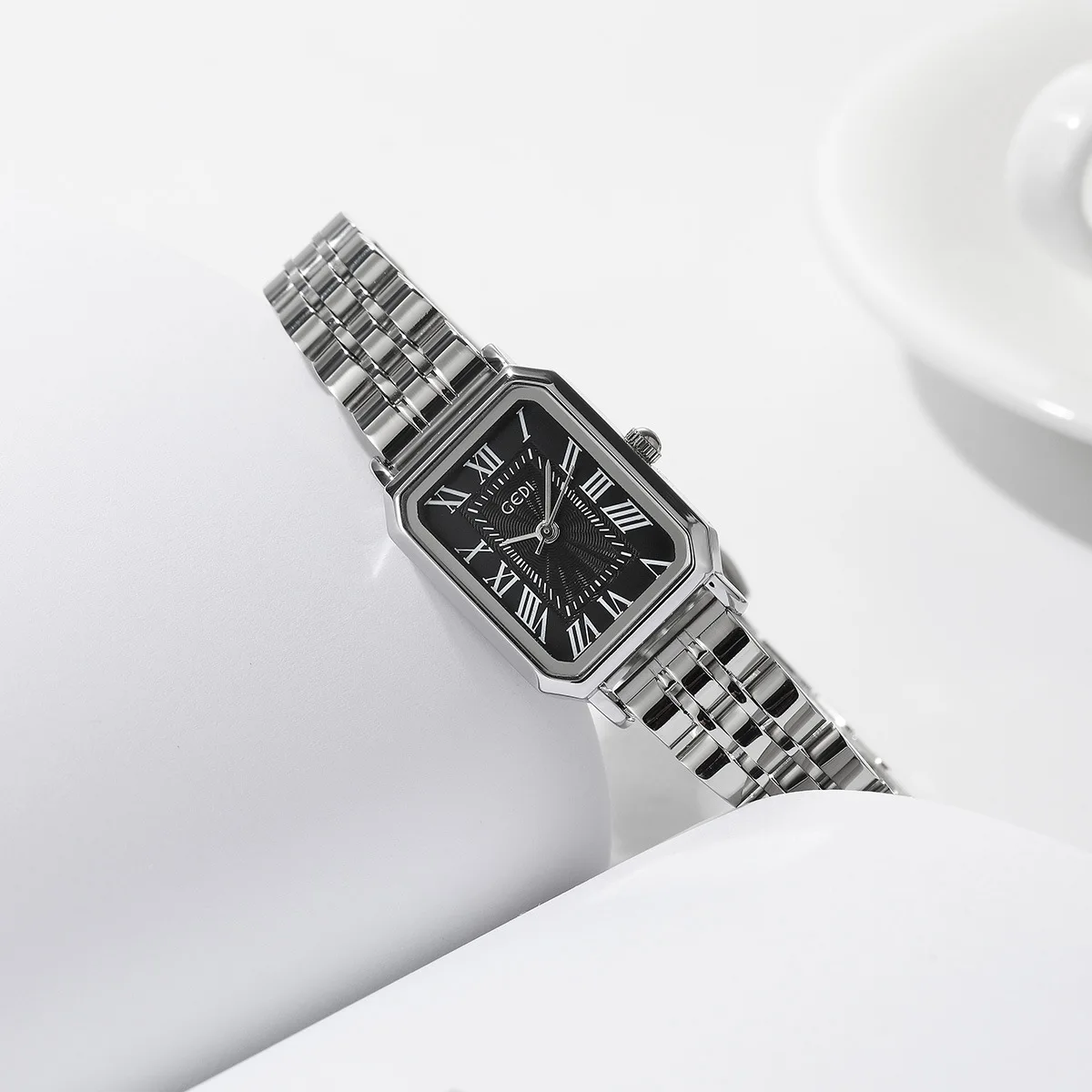 Francês ins vento relógio feminino simples retro quadrado relógio de aço inoxidável quartzo cinto de aço relógio feminino 2025