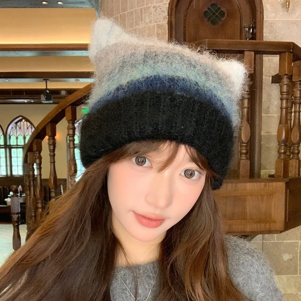 Cappello pullover con orecchie di gatto colorate alla moda Cappello lavorato a maglia di lana arcobaleno sfumato Caldo berretto da donna in stile giapponese Autunno Inverno