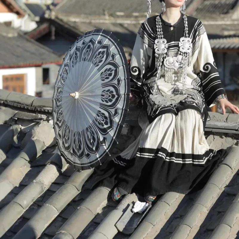 Oil Paper Umbrella Rainproof and Sun Protection Practical Tung Oil Ancient Handmade Umbrella Decorative Hanfu Umbrella
