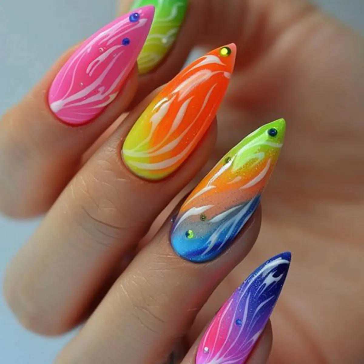 Press on Nails Long Stiletto False Nails Green Fake Nails Glitter Glue on Nails with Snake and Rhinestones Designs Almond Nails