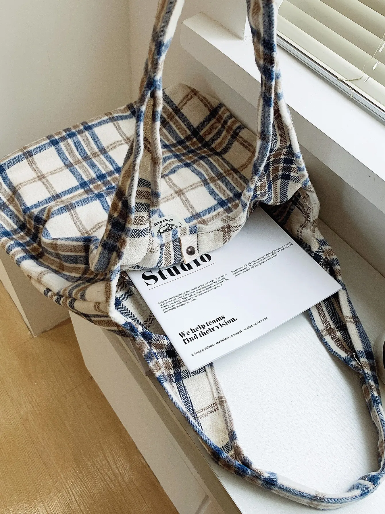 Lässige Retro-Karierte Tragetasche Große Kapazität Tragbare Tasche Weiche und Langlebige Canvas-Schultertasche Geeignet für Tägliches Pendeln – Detail 3