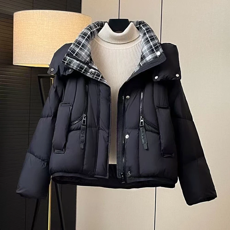 2025, modische kurze Daunenjacke mit Kapuze, dicker Kurzmantel für Damen, Kontrastfarbe, neue koreanische Version, weißer Entendaunen-Wintermantel