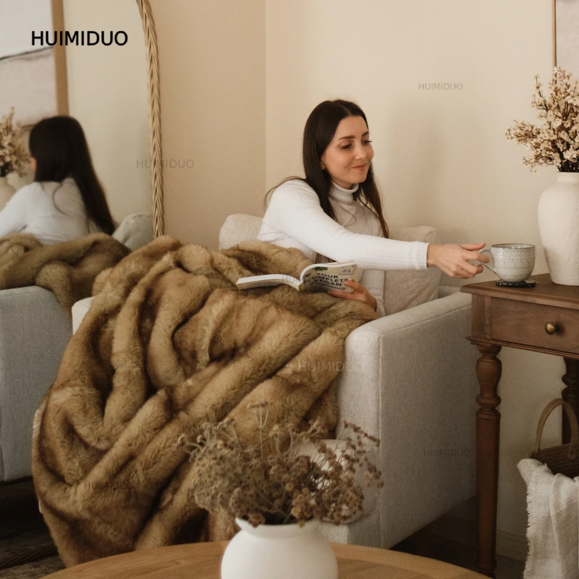 Battilo Luxury Faux Fur Blanket for Bed Heavyweight Plush Sofa Blanket Soft Fluffy Fur Blankets Winter Thick Warm Throw Blanket