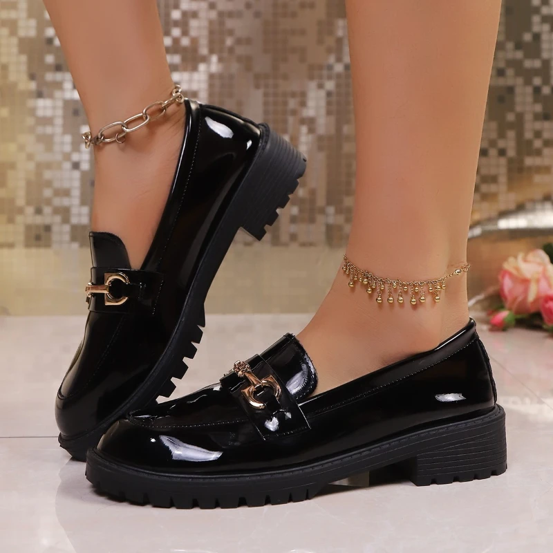 รองเท้าโลฟเฟอร์สไตล์อังกฤษ ฤดูใบไม้ผลิ 2026 รองเท้าหนังเด็กผู้หญิงแบบใหม่ ส้นหนา หัวกลม พื้นหนา ใช้งานได้หลากหลาย