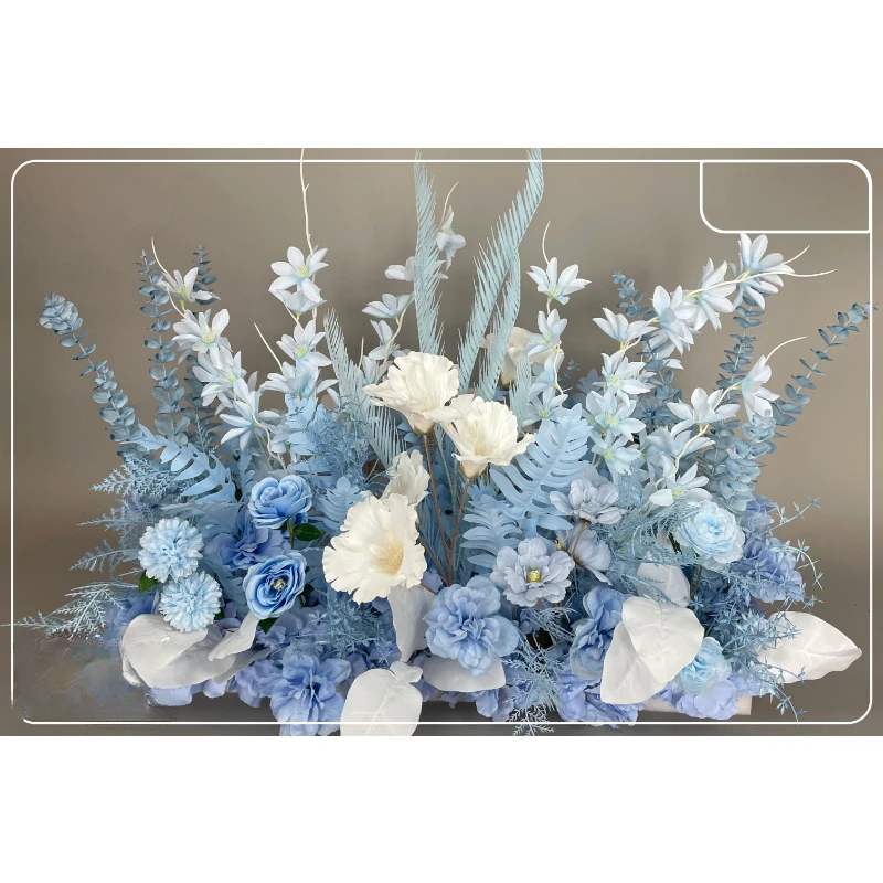 

The artificial flowers in the wedding arrangement are the finished props,leads to ornaments and flower arrangement.