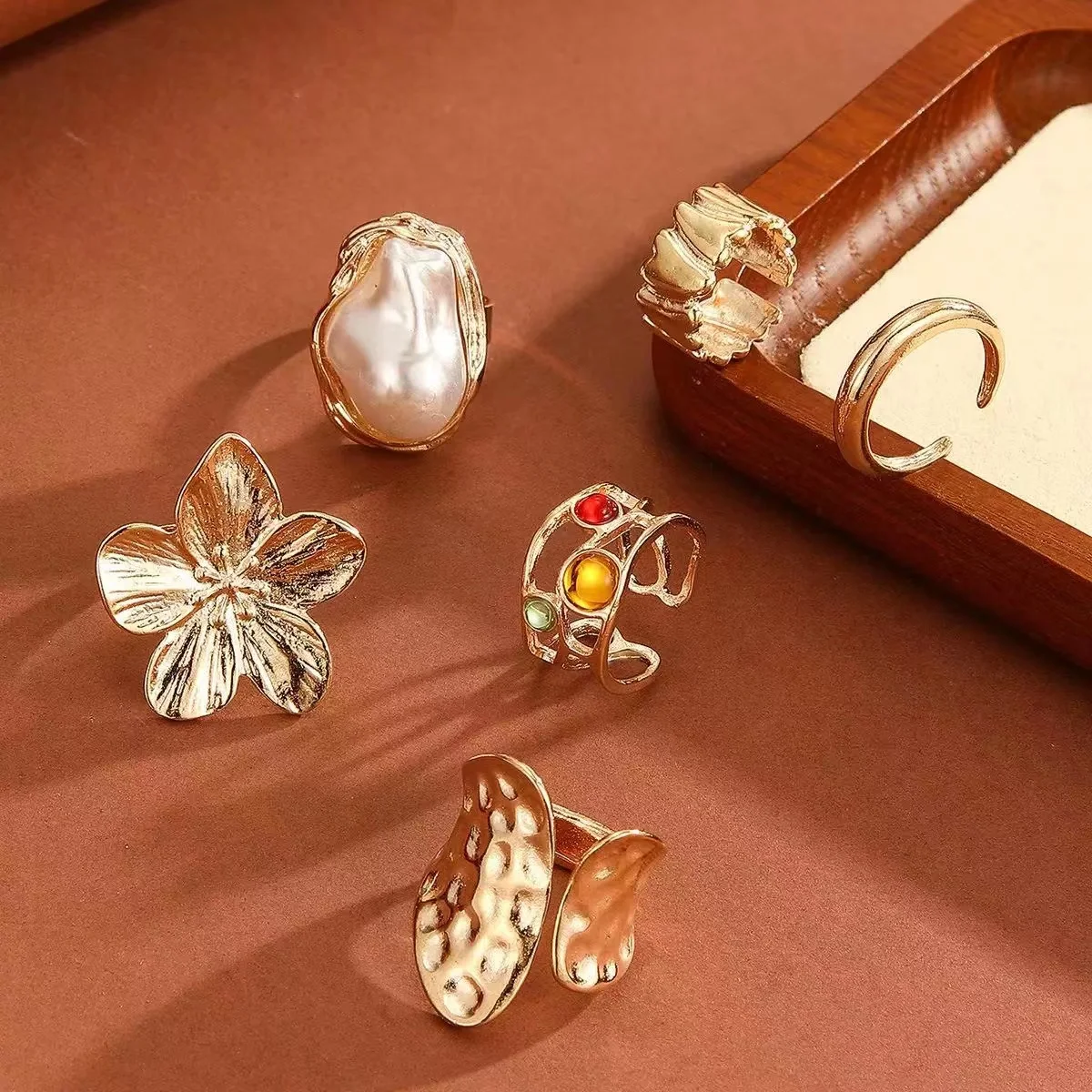 A New, Fashionable And Exaggerated Baroque imitation Pearl Retro Floral 6-piece Open Women's Ring set From Europe And America, S image 3