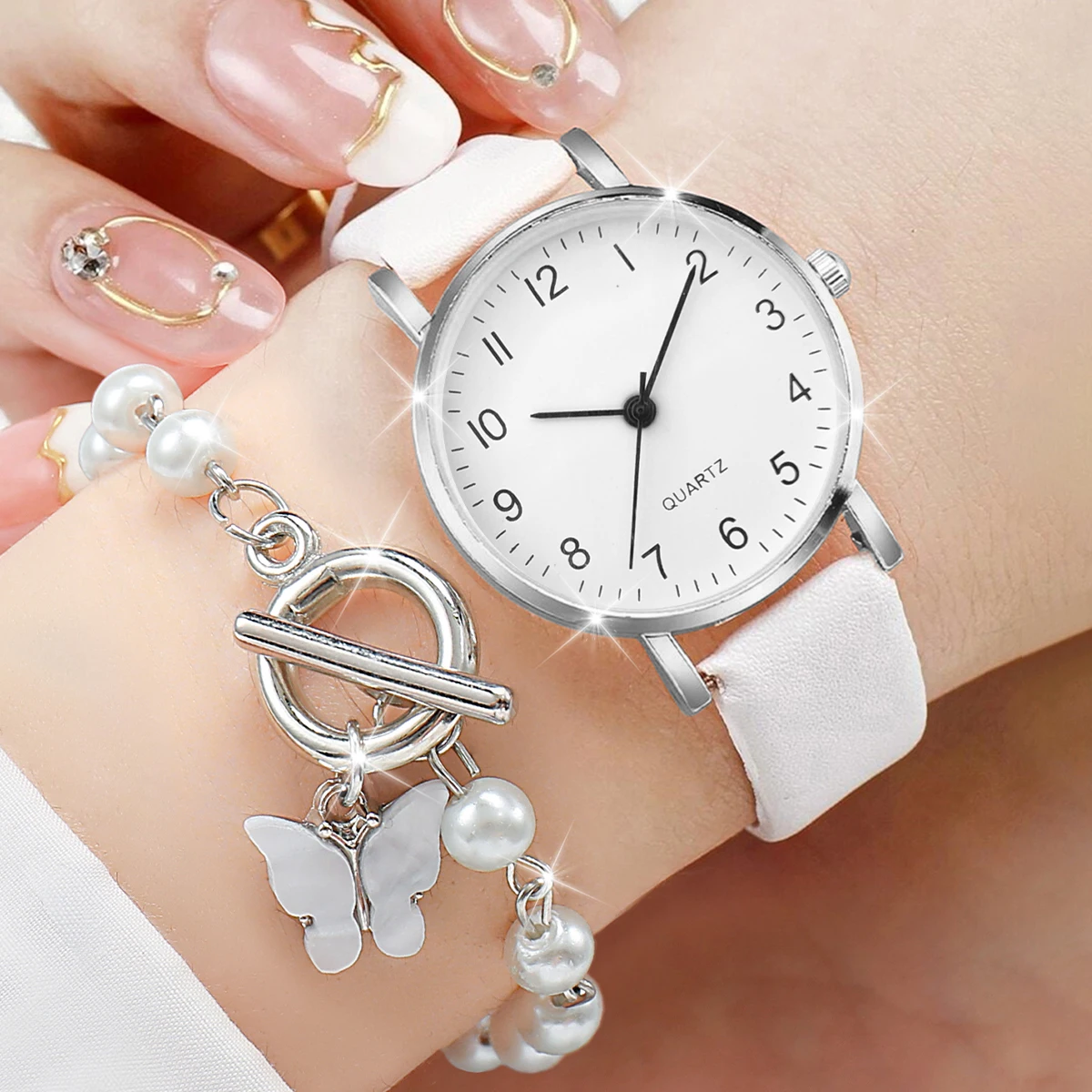 2PCS/Set Women's Watch Fashion Small Arabic Dial Leather Band Quartz Watches Pearls Butterfly Bracelet Set（Without Box）