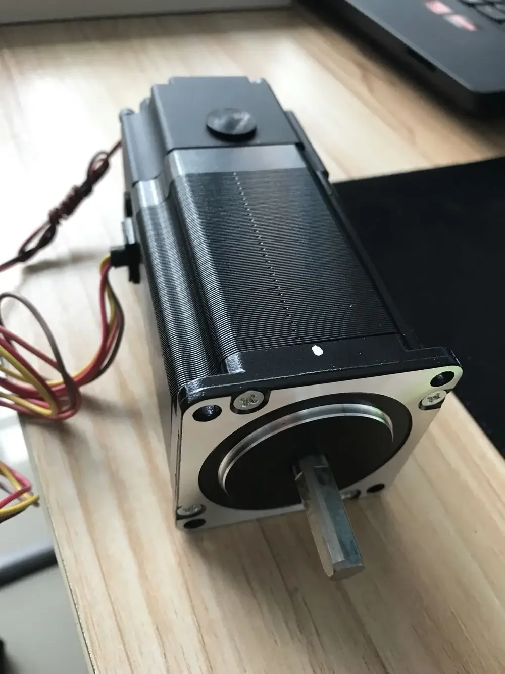 

Шаговый двигатель Shinano с тормозом UB57D24-4277 точечный шаговый двигатель 57, с тормозом серии UB57D