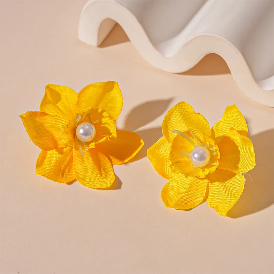Bohemian Yellow Flower Earrings Dangle Handmade Lafite Grass Weaving Drop Earrings for Women Summer Beach Travel Ear Jewelry