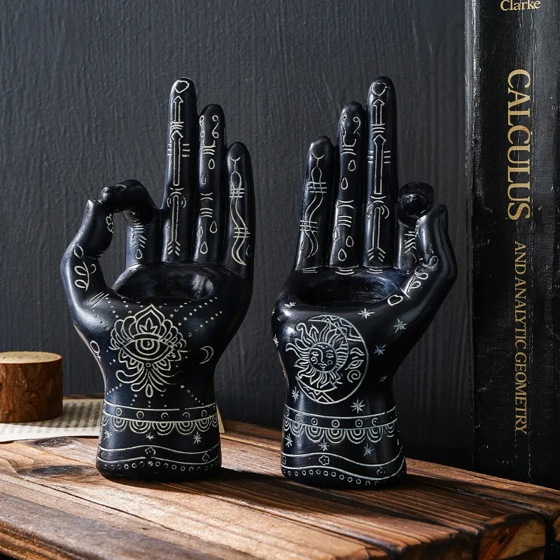 Nordic Resin Palm Shape Candlestick Ornaments Living Room Porch Bedroom Desktop Romantic Candlestick Crafts Halloween Decoration