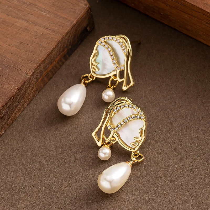 

Fashionable and personalized popular diamond-encrusted shell head and portrait earrings, simple and versatile earrings for commu