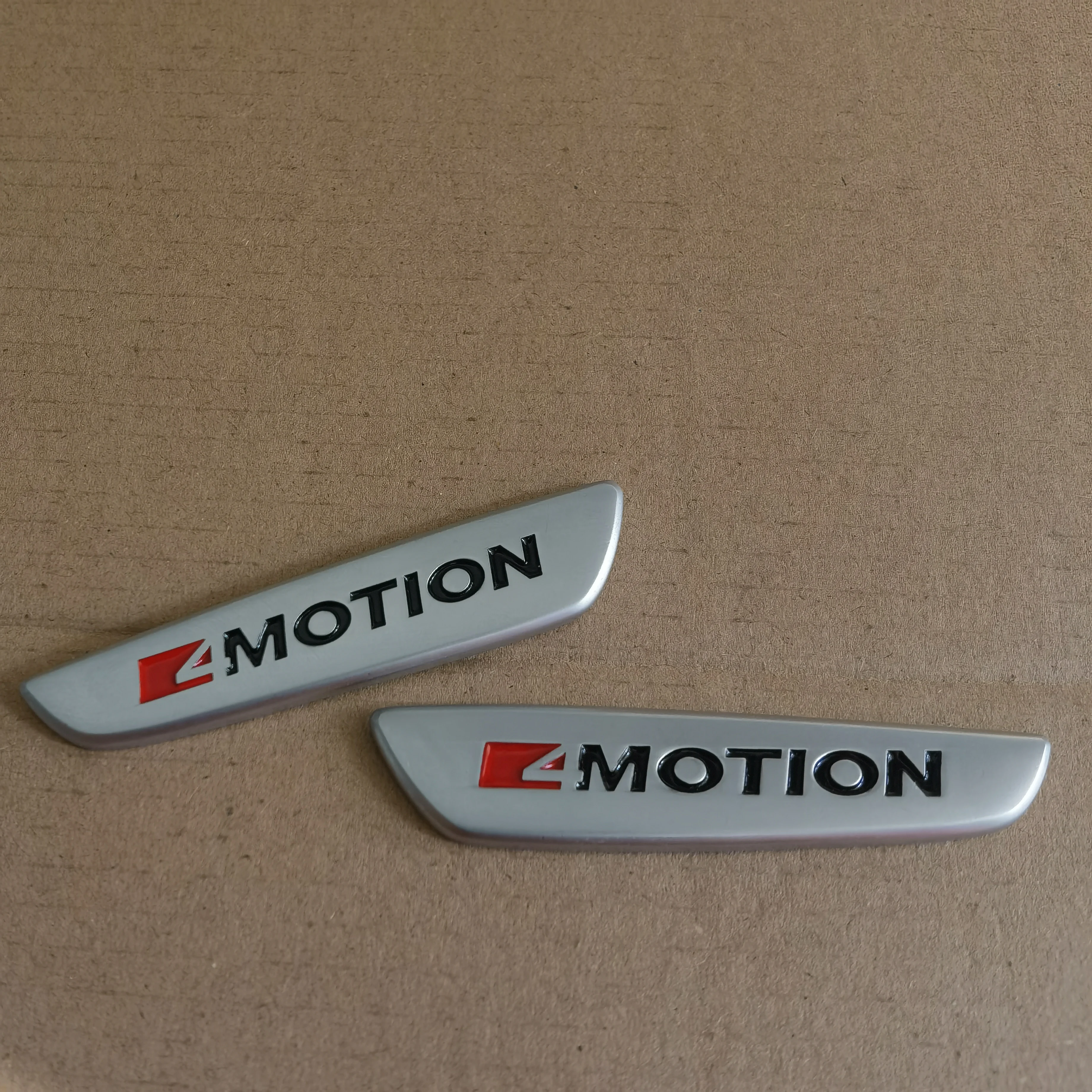 2pcs/Set Exclusive Emblem Sticker 4MOTION Armrest Sticker For Volkswagen VW Passat CC Jetta Golf Tiguan VW Rline Side Sticker