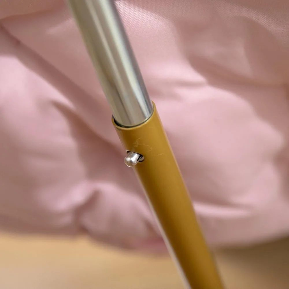 كرسي محمول قابل للطي من الفرو الصناعي كبير الحجم للمساكن وغرف النوم، إطار ذهبي ناعم، فرو صناعي أحمر الخدود، مثالي للراحة #6