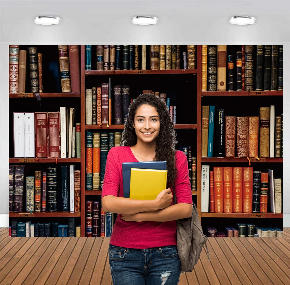 ฉากหลังตู้หนังสือชั้นวางหนังสือปลอมแนววินเทจของห้องสมุดโบราณโบราณสมุดไม้สีน้ำตาลสำหรับถ่ายภาพพื้นหลังสตูดิโอถ่ายภาพเครื่องตกแต่งฝาผนัง