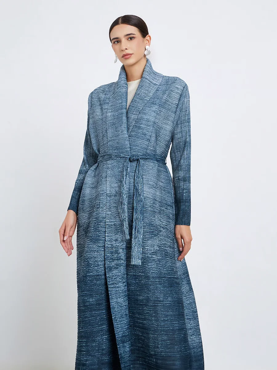 عباية عصرية متواضعة قابلة للطي ذات ثنيات متدرجة باللون الأزرق الداكن وربطة عنق ذاتية ملفوفة ماكسي رداء إسلامي أنيق بتغطية كاملة 2025 #4