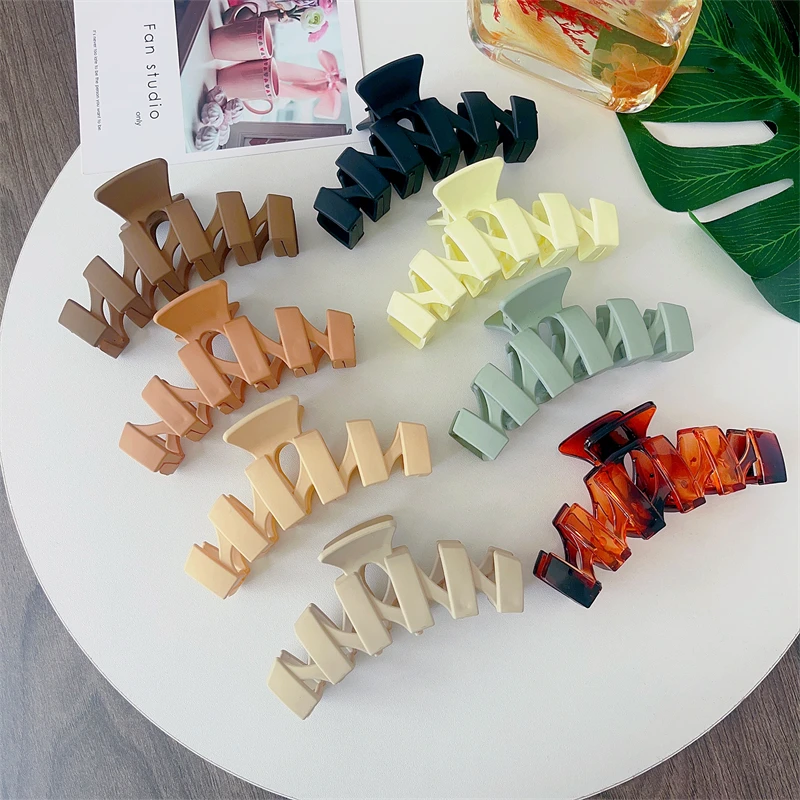 

48 Styles Plastic Hair Claw Clips for Women Large Geometric Flower Cross Aesthetics Variety Hairgrip Crab Clips Hair Accessories