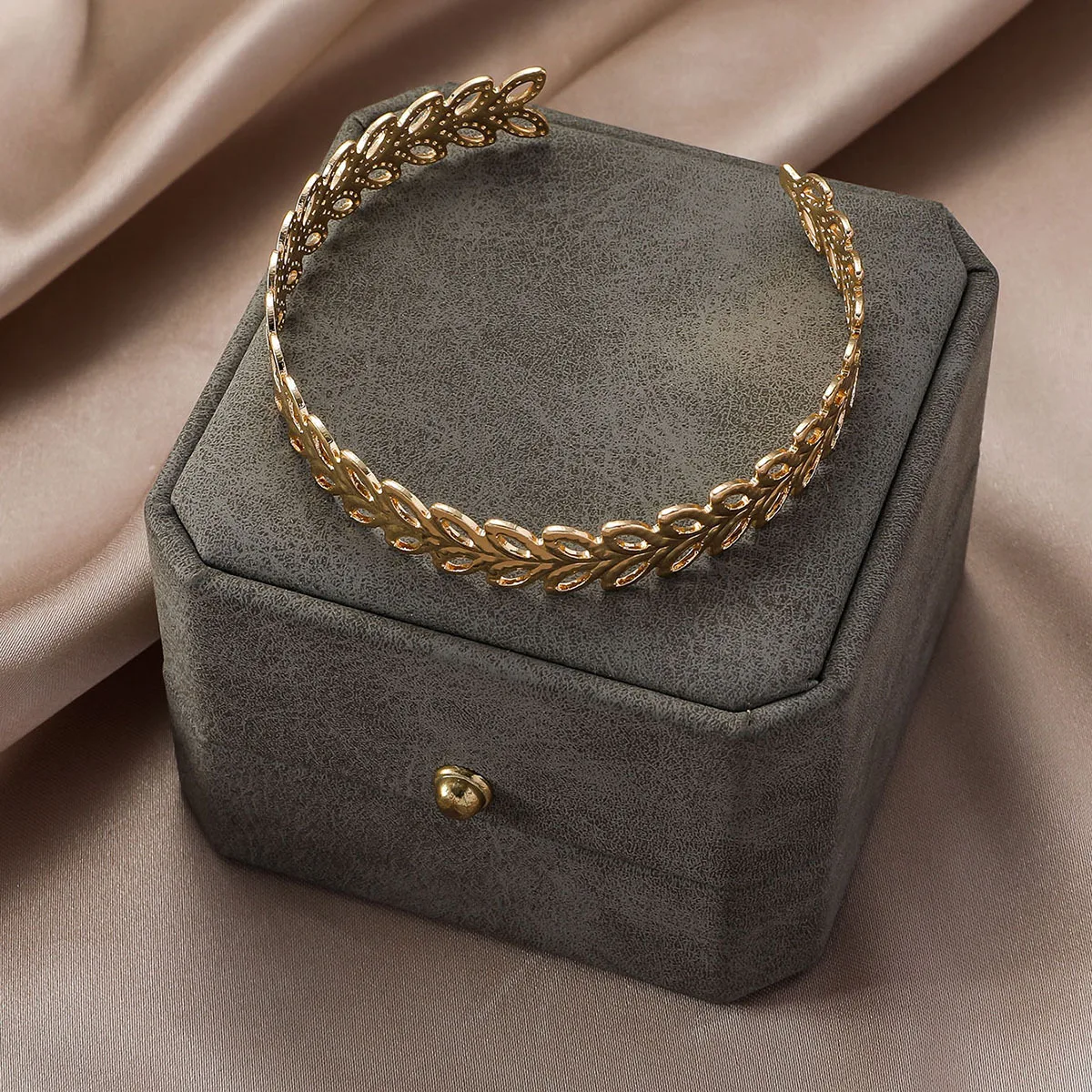 Новый-трансграничный-желто-золотой-полый-лист-индивидуальная-мода-легкий-роскошный-темперамент-женский-браслет-браслет-кто