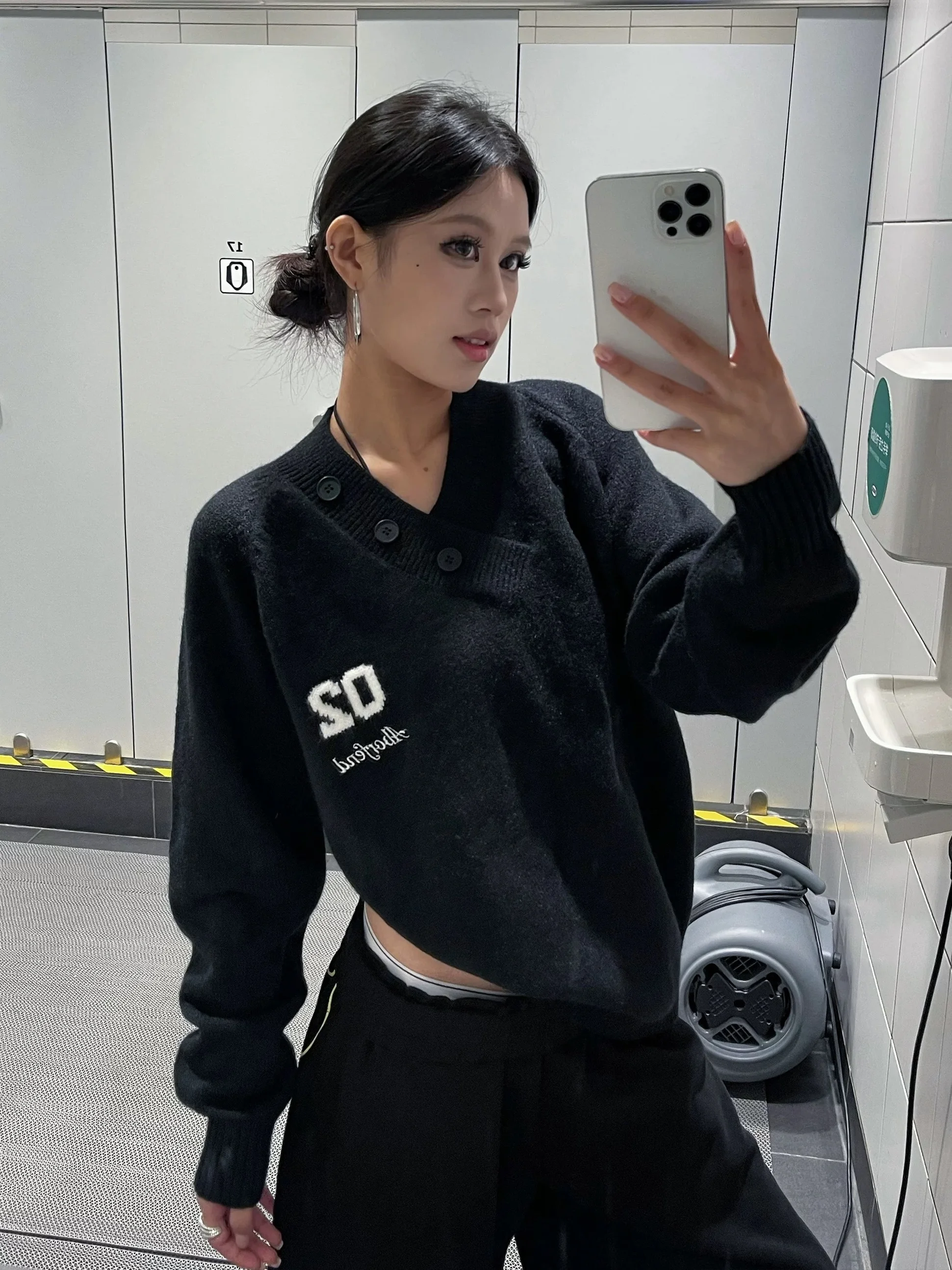 

American Retro V-Ne Button Design Oversized Casual Sweater Men Winter Versatile Loose Couple Knitted Long Sve Top