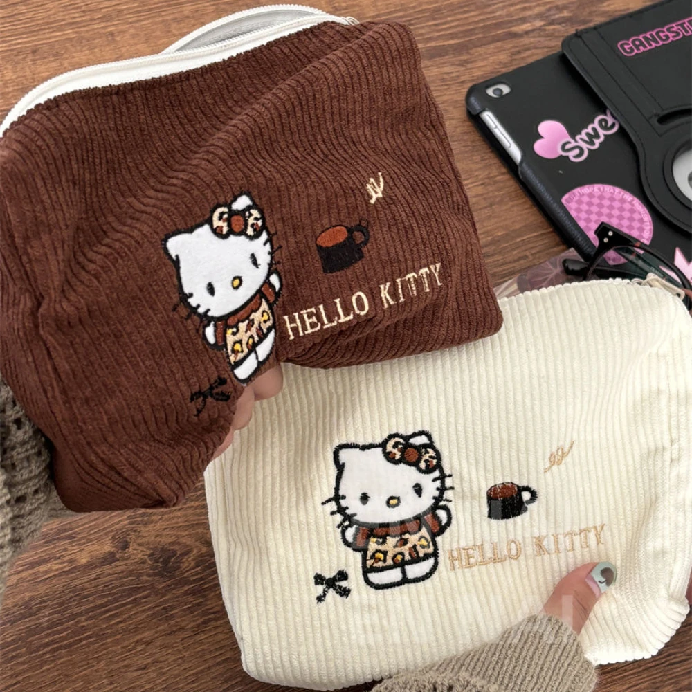 Yeni Hello Kitty Çanta Leopar Baskı Yeni Kadife Makyaj Çantası Sevimli Yaratıcı Niş Tasarım Seyahat Büyük Kapasiteli Saklama Çantası